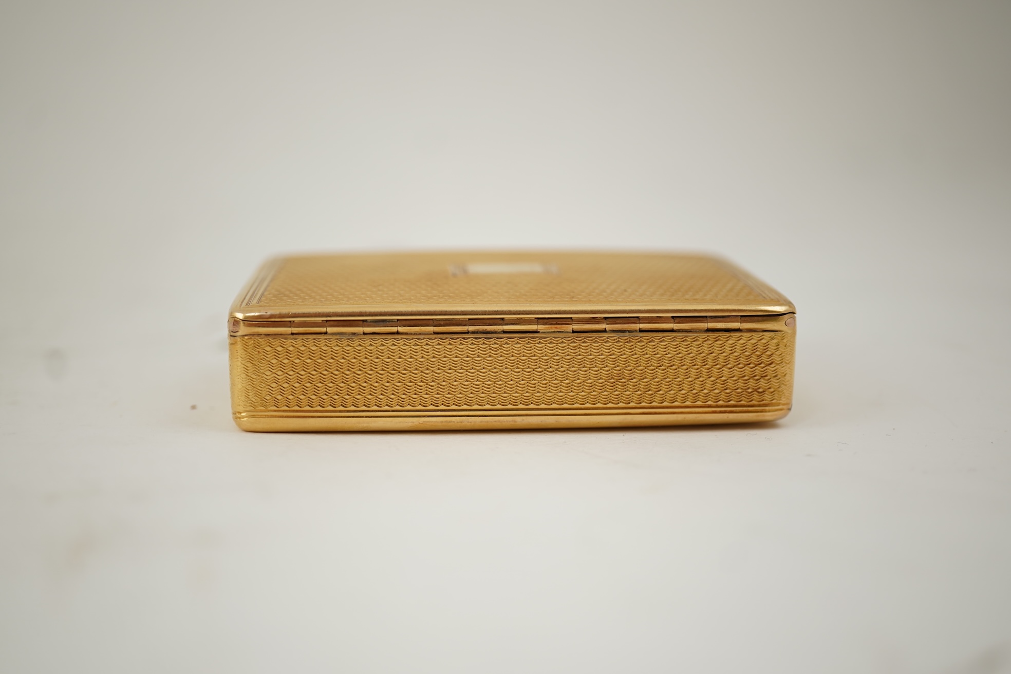 An Edwardian engine turned 18ct gold rectangular snuff box, by Joseph Walton